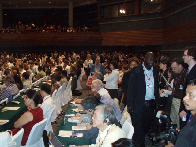 Overflow_crowds