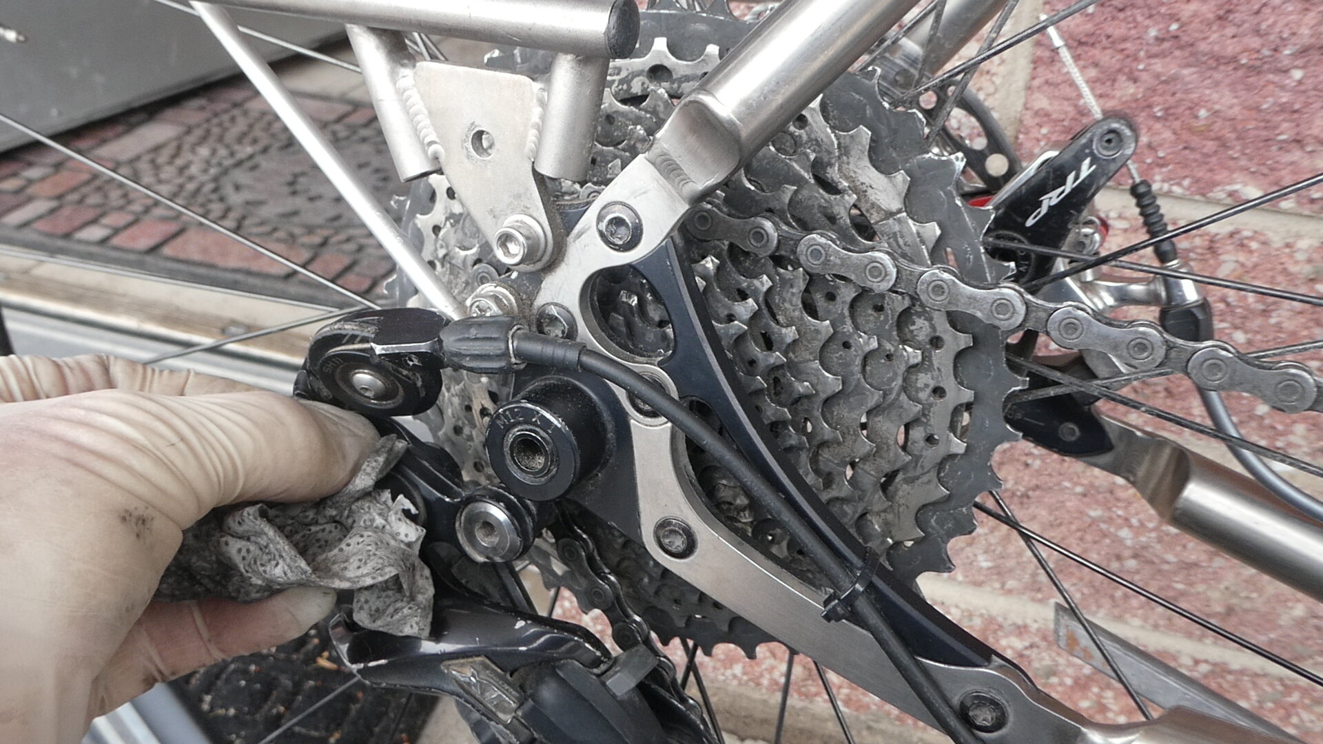  Shimano Dura-Ace 9100 Groupset with the FC-9000 Compact Crankset front end and a mountainbike backend: 50x34 Shimano XT RD-M8000 Rear Derailleur with a Wolftooth Tanpan and a Shimano XT M8000 11-speed cassette (11-42)g  I'm wiping down the Tanpan, the 